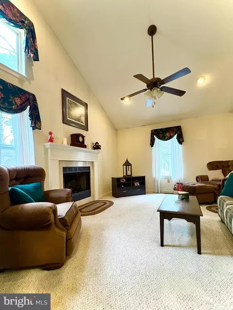 Living - 92 High Sheriff Trl, Ocean Pines, MD 21811 photo 2 of 3