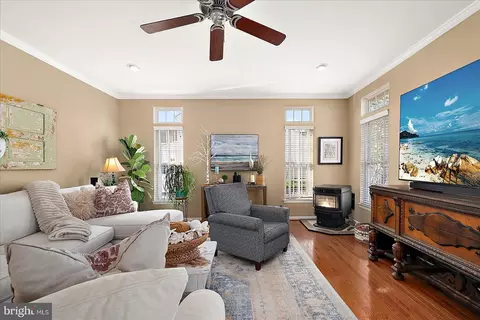 Living - 317 Powell Cir, Berlin, MD 21811 photo 3 of 3
