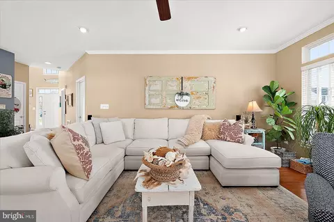 Living - 317 Powell Cir, Berlin, MD 21811 photo 1 of 3