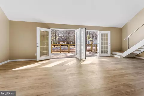 Living - 26 Castle Dr, Ocean Pines, MD 21811 photo 3 of 3