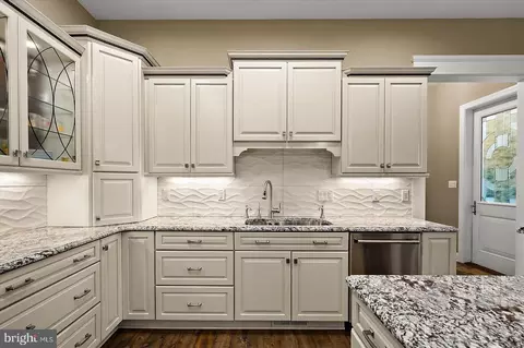Kitchen - 9515 Harbor Lights Dr, Berlin, MD 21811 photo 9 of 11