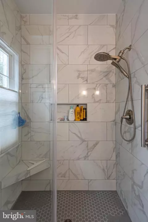 Bath - 81 Hingham Ln, Berlin, MD 21811 photo 5 of 13