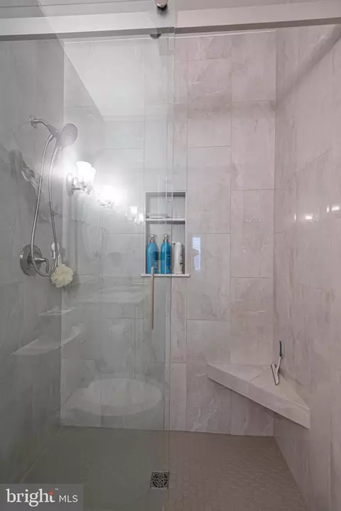 Bath - 81 Hingham Ln, Berlin, MD 21811 photo 11 of 13