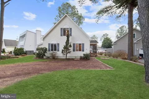 2 Waters Edge Ct, Ocean Pines, MD 21811