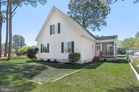 2 Waters Edge Ct, Ocean Pines, MD 21811