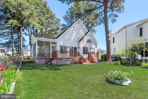 Exterior - 2 Waters Edge Ct, Ocean Pines, MD 21811 photo 3 of 9