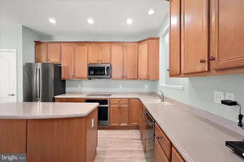 Kitchen - 11964 W War Dancer Ln #101, Berlin, MD 21811 photo 5 of 6