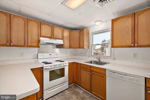 Kitchen - 106 Schoolfield St, Berlin, MD 21811 photo 2 of 5