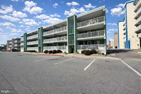 6 50th St #8, Ocean City, MD 21842