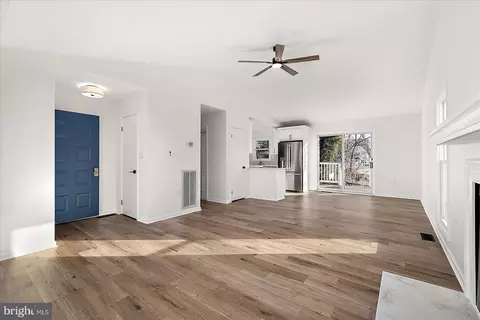 Living - 302 Franklin Ave, Berlin, MD 21811 photo 3 of 8