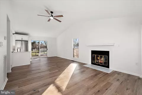 Living - 302 Franklin Ave, Berlin, MD 21811 photo 2 of 8
