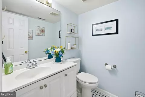 Bath - 82 Sandyhook Rd, Berlin, MD 21811 photo 1 of 6