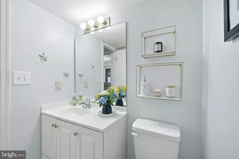 Bath - 82 Sandyhook Rd, Berlin, MD 21811 photo 2 of 6