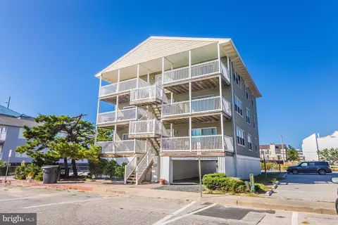 8 74th St #3W, Ocean City, MD 21842