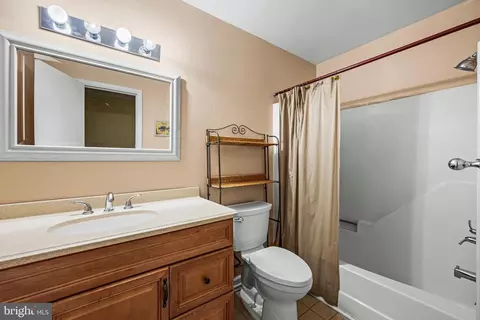 Bath - 11611 Windward Dr #E, Ocean City, MD 21842 photo 2 of 3