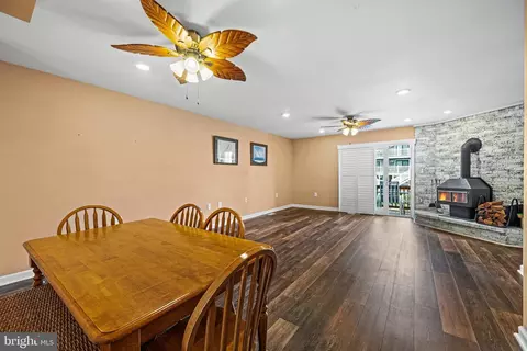 Living - 11611 Windward Dr #E, Ocean City, MD 21842 photo 2 of 5