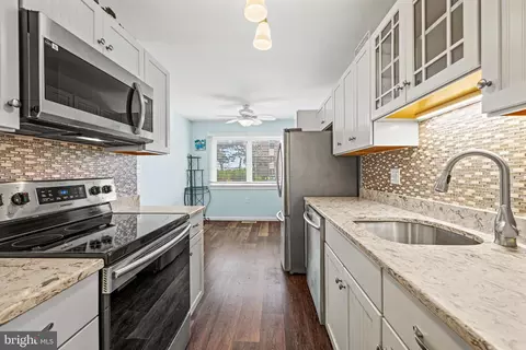 Kitchen - 11611 Windward Dr #E, Ocean City, MD 21842 photo 2 of 3