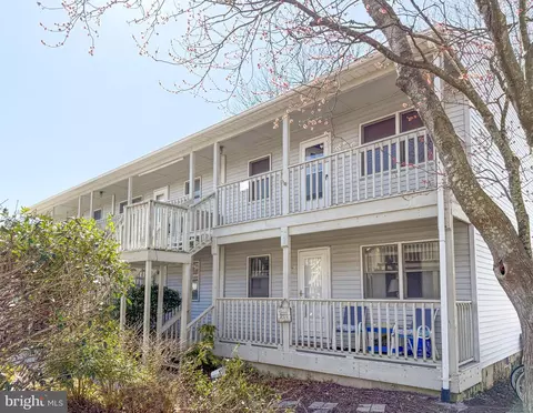 204 143rd St #203, Ocean City, MD 21842