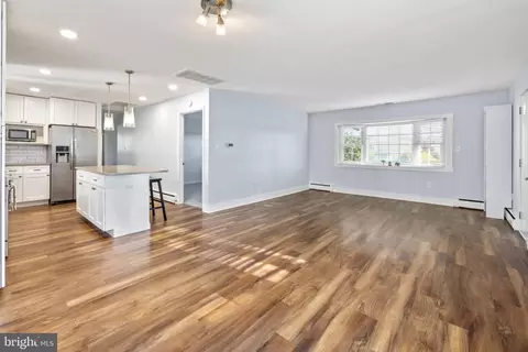 Living - 300 Broad St, Berlin, MD 21811 photo 5 of 5