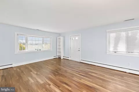 Living - 300 Broad St, Berlin, MD 21811 photo 2 of 5