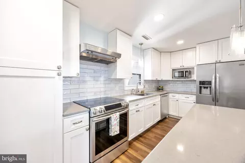 Kitchen - 300 Broad St, Berlin, MD 21811 photo 2 of 6