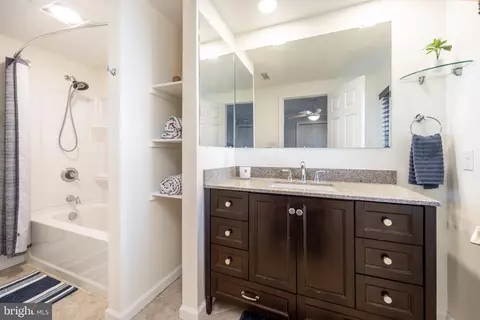 Bath - 300 Broad St, Berlin, MD 21811 photo 1 of 5