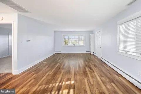 Living - 300 Broad St, Berlin, MD 21811 photo 4 of 5