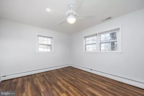 Bedroom - 300 Broad St, Berlin, MD 21811 photo 6 of 6