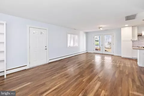 Living - 300 Broad St, Berlin, MD 21811 photo 3 of 5