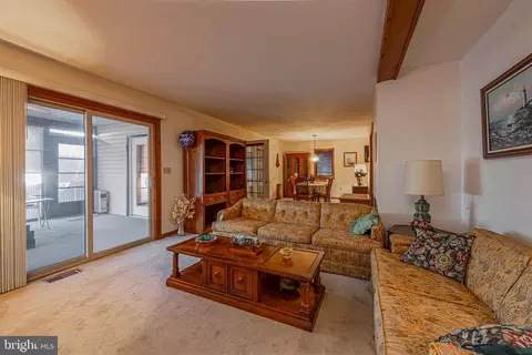 Living - 148 Teal Cir, Ocean Pines, MD 21811 photo 1 of 2