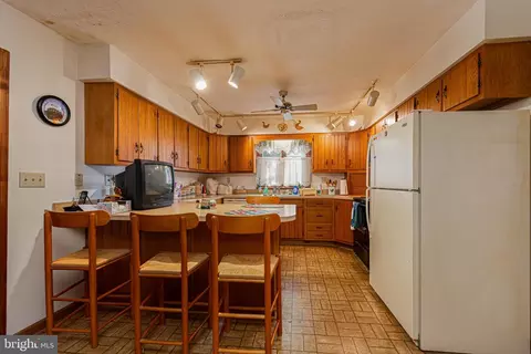 Kitchen - 148 Teal Cir, Ocean Pines, MD 21811 photo 2 of 3