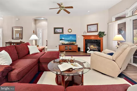 Living - 11324 River Run Ln, Berlin, MD 21811 photo 2 of 5