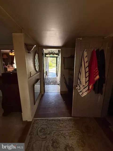 Entry Way - 207 S Washington St, Snow Hill, MD 21863 photo 3 of 19