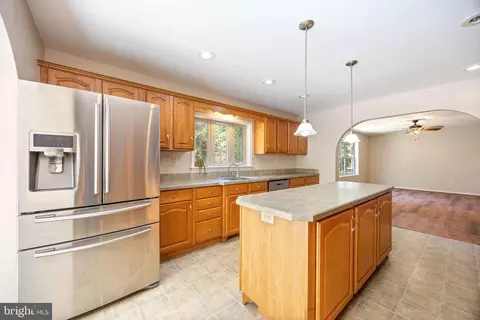 Kitchen - 6635 Libertytown Rd, Berlin, MD 21811 photo 4 of 9