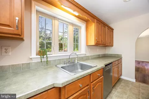 Kitchen - 6635 Libertytown Rd, Berlin, MD 21811 photo 8 of 9
