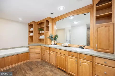Bath - 6635 Libertytown Rd, Berlin, MD 21811 photo 4 of 6