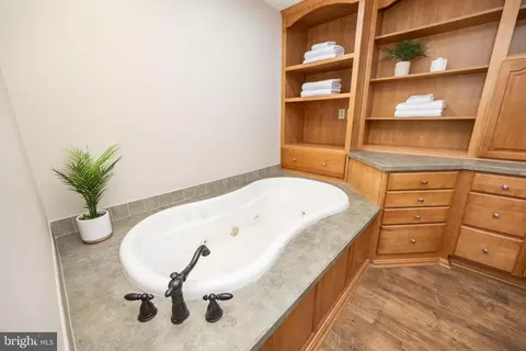 Bath - 6635 Libertytown Rd, Berlin, MD 21811 photo 5 of 6