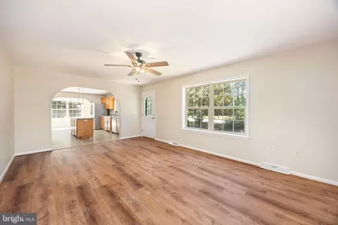 Living - 6635 Libertytown Rd, Berlin, MD 21811 photo 3 of 4