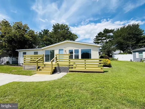 37 Anchor Way Dr, Berlin, MD 21811