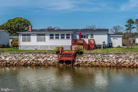 12 Coastal Dr, Berlin, MD 21811