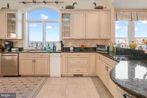 Kitchen - 46 Boatswain Dr, Berlin, MD 21811 photo 3 of 7