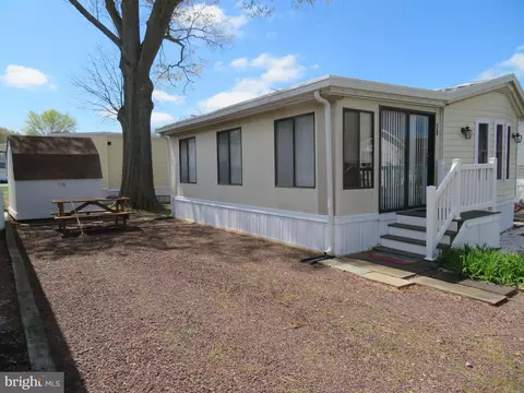 16 Deep Sea Dr, Berlin, MD 21811