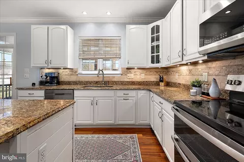 Kitchen - 343 Dueling Way, Berlin, MD 21811 photo 6 of 8