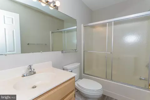 Bath - 258 Ocean Pkwy, Berlin, MD 21811 photo 1 of 2