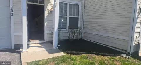 Exterior - 303 Schooner Ln #102, Berlin, MD 21811 photo 1 of 2