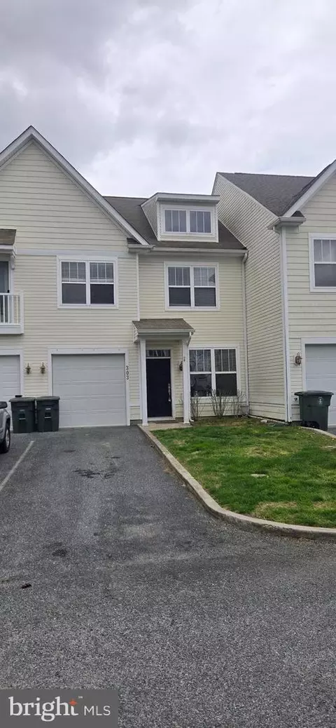 303 Schooner Ln #102, Berlin, MD 21811