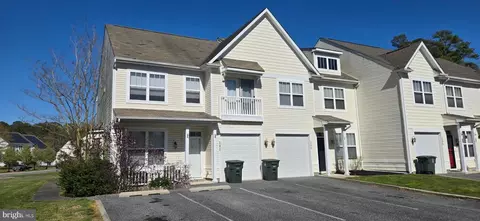 303 Schooner Ln #102, Berlin, MD 21811