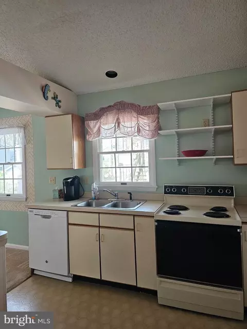 Kitchen - 48 Windjammer Rd, Ocean Pines, MD 21811 photo 3 of 5