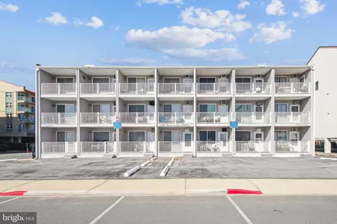 12 122nd St #3F, Ocean City, MD 21842