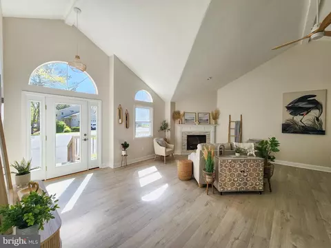 Living - 14 White Sail Cir, Ocean Pines, MD 21811 photo 3 of 4
